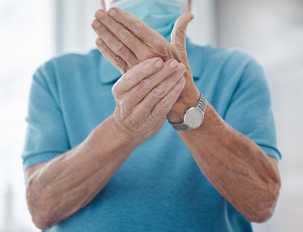 Senior man hands joint pain hurt hospital arthritis osteoporosis strain elderly male person stress fibromyalgia rheumatism carpal tunnel injury massage tendon 590464 354091 Senior man hands joint pain hurt hospital arthritis osteoporosis strain elderly male person stress fibromyalgia rheumatism carpal tunnel injury massage tendon 590464 354091
