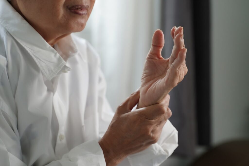 Elderly woman suffering from pain from rheumatoid arthritis 36325 2716 Elderly woman suffering from pain from rheumatoid arthritis 36325 2716